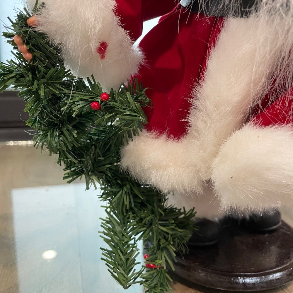 Excellent Condition Santa Statue - Picture 5 of 10